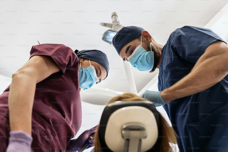 Mosty porcelanowe na implantach – estetyka i wytrzymałość w jednym